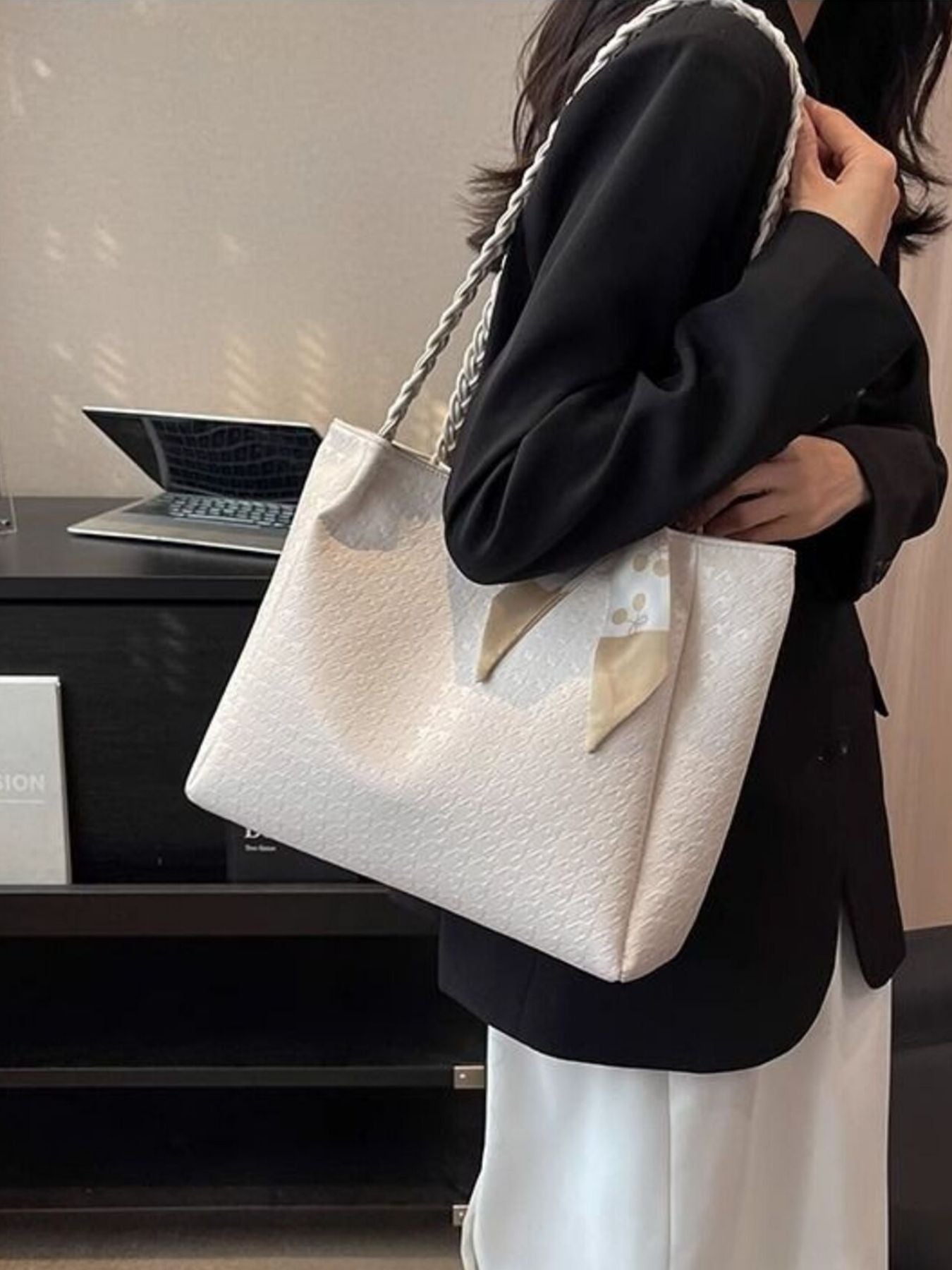 03a15d2c-c862-4aad-b122-ef1f90a5e287-Max